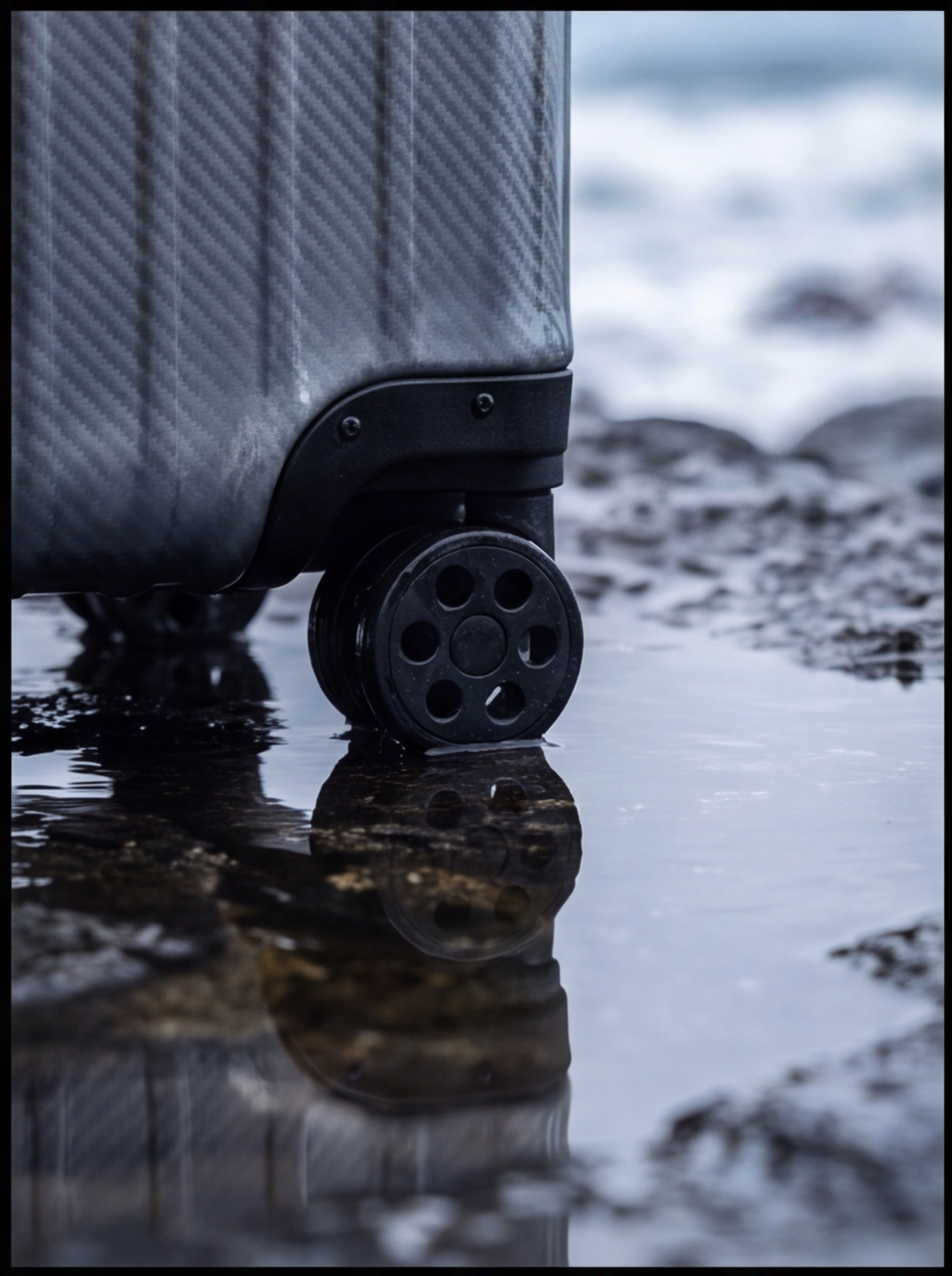 The Atlas Aluminium Luggage — Gunmetal