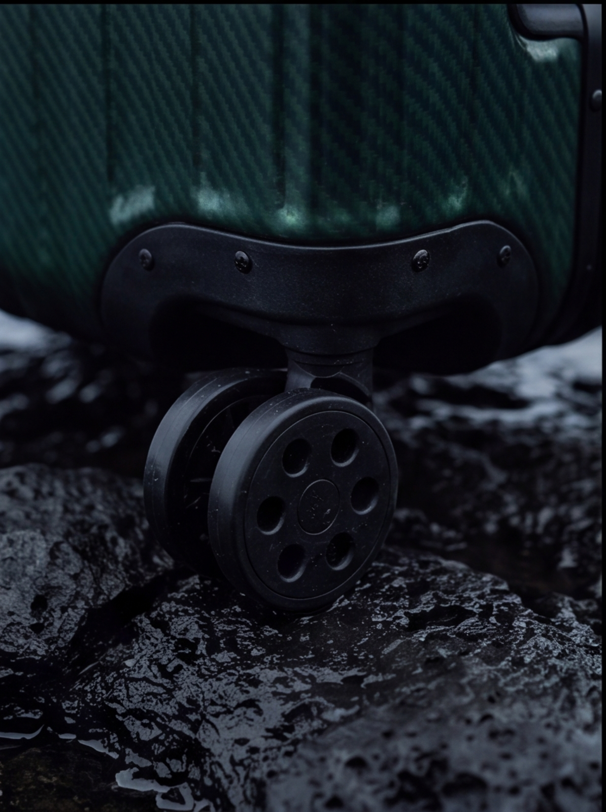 The Atlas Aluminium Luggage — Pacific Emerald Limited Edition