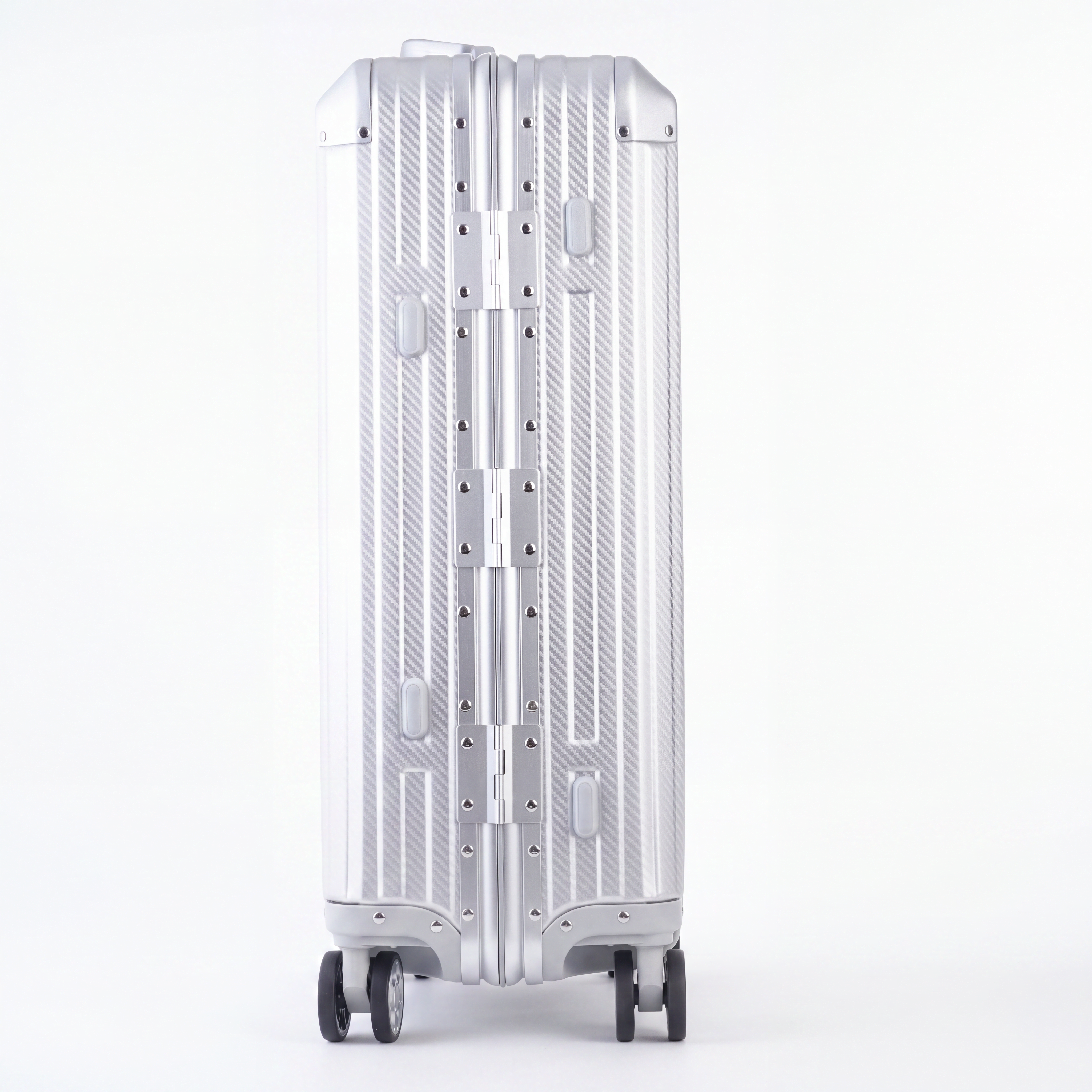 The Atlas Aluminium Luggage — Silver